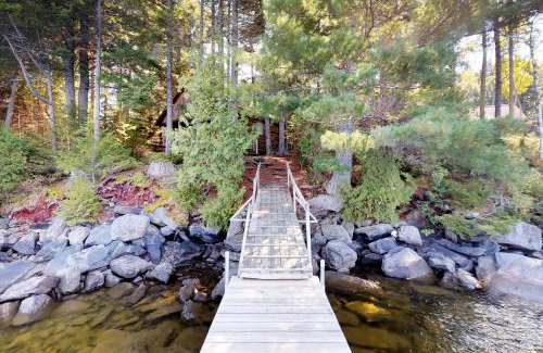 Greenville Junction House | Traditional Maine Cabin