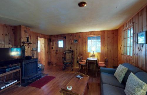 Greenville Junction House | Traditional Maine Cabin
