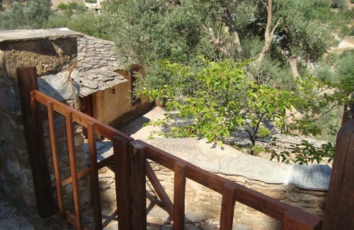 Steni Dirfyos House | Traditional Old Farmhouse in Evia Island in Greece!