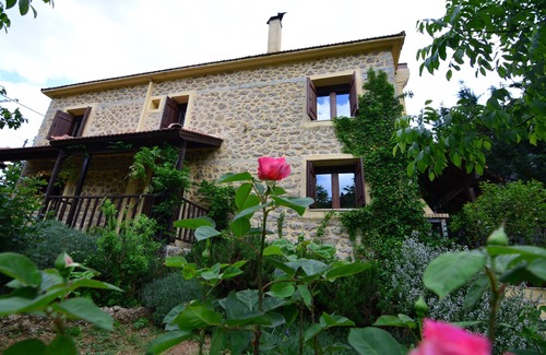Ano Trikala House | Traditional stone house "Ilianthi"