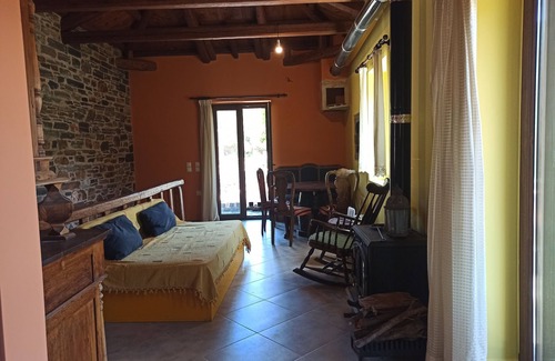 Kymi-Aliveri House | Traditional Stone House-Ten Minutes from the Beach