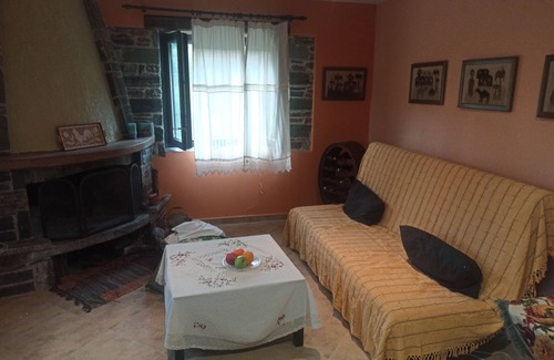 Kymi-Aliveri House | Traditional Stone House-Ten Minutes from the Beach