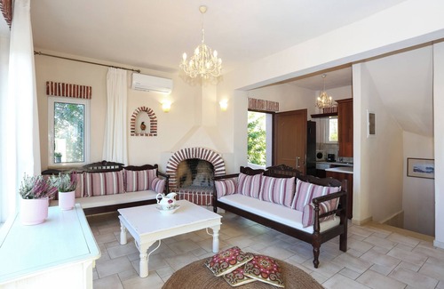 Faistos Villa | Traditional villa in a serene environment with amazing sea view in Listaros
