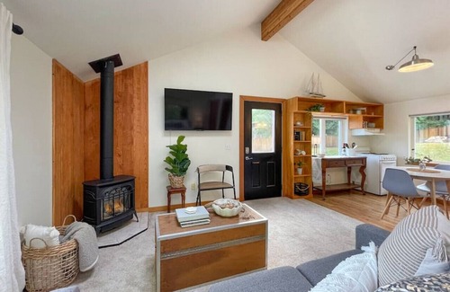 Sequim Cottage | Trail Studio · Sequim Bay, Discovery Trail, Bikes, National Park