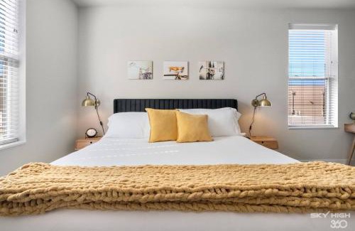 Rogers Apartment | Trails End Here, King Bds, Gym, Furnished Lux Apt