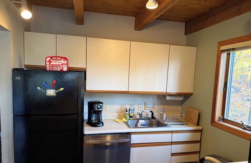 Thornton House | Trails EndnSki, Hike, Charge, and Unwind