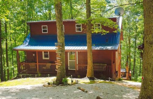 Stanton House | Trailseeker Cabin w King Bed Hot Tub at Red River Gorge Natural Bridge