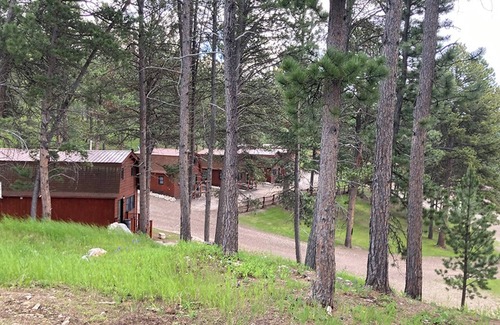 Deadwood House | Trailshead Lodge - Cabin 3