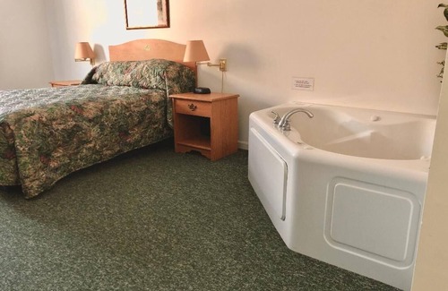 Lanark House | Trailside Inn