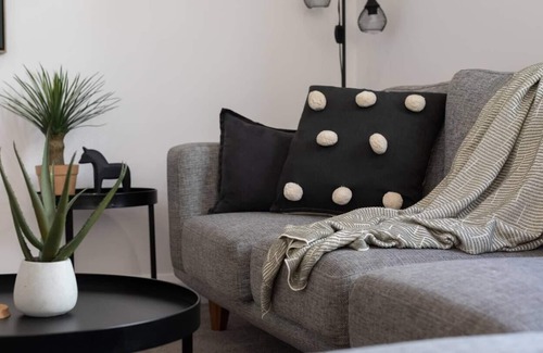 Launceston CBD Cottage | Tralee Cottage Novel Charm with Modern Finishes