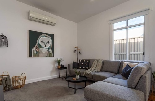 Launceston CBD Cottage | Tralee Cottage Novel Charm with Modern Finishes