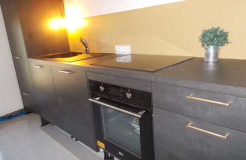 Jonquerettes Bed & Breakfast | Tramontane, bedroom and TV room, near Avignon.