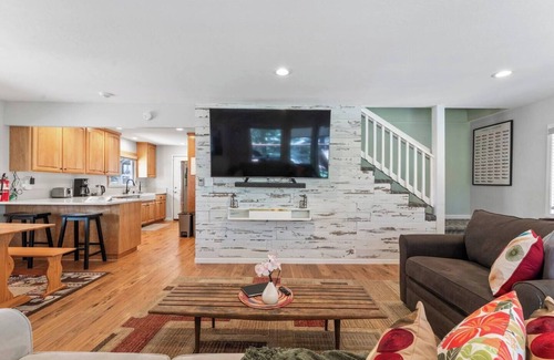 Tahoe Village House | Tramway Chalet | Free Heavenly Shuttle!