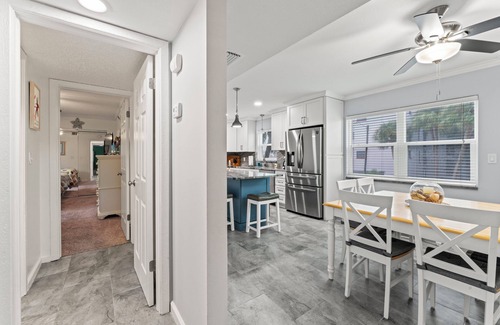 Treasure Island Condo | Tranquil 2-bedroom condo with pool in Treasure Island