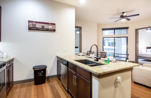 The Galleria Apartment | Tranquil 2-bedroom apartment with AC, fitness room in Houston