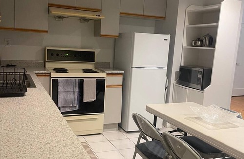 Renfrew-Collingwood House | Tranquil 2-bedroom house in Vancouver