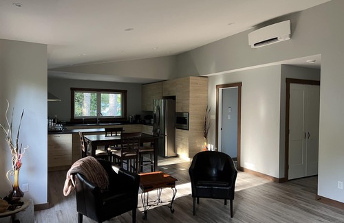 Black Creek House | Tranquil 2 Bedroom Home