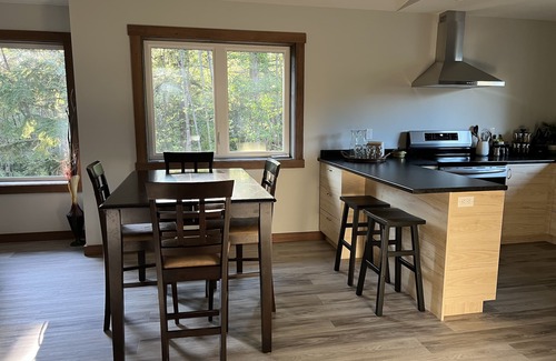 Black Creek House | Tranquil 2 Bedroom Home