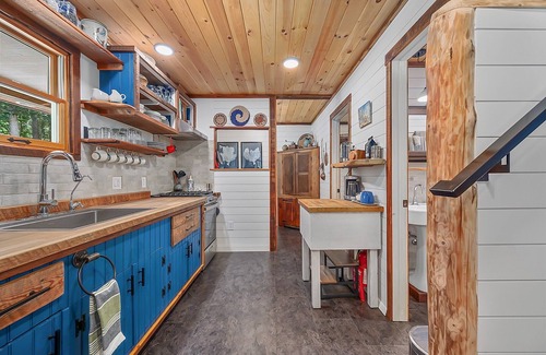 Clifford Cabin | Tranquil 3BR cabin in Monroe by the Blue Ridge Parkway - Rest, Restore, Explore!