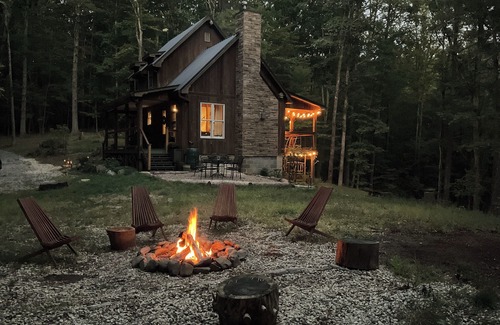 Clifford Cabin | Tranquil 3BR cabin in Monroe by the Blue Ridge Parkway - Rest, Restore, Explore!
