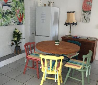 Kidd's Beach Apartment | Tranquil and Spacious Flat and Sound of the Ocean