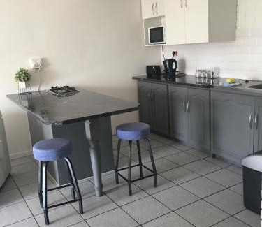 Kidd's Beach Apartment | Tranquil and Spacious Flat and Sound of the Ocean