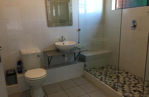 Kidd's Beach Apartment | Tranquil and Spacious Flat and Sound of the Ocean