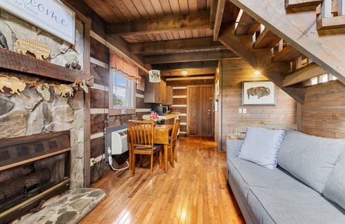 Fancy Gap Cabin | Tranquil Cabin with Jacuzzi, Porch Swing, and Mountain Views! Cabin 3