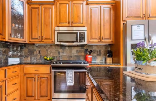 Cleveland Cabin | Tranquil cabin with yearlong mountain views, game room, fire pit near wineries