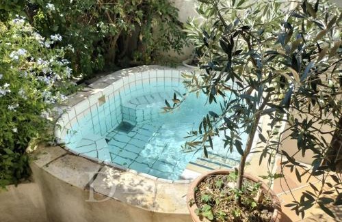 Magagnosc Apartment | Tranquil, calm garden studio with spa pool