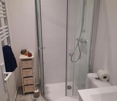 Magagnosc Apartment | Tranquil, calm garden studio with spa pool