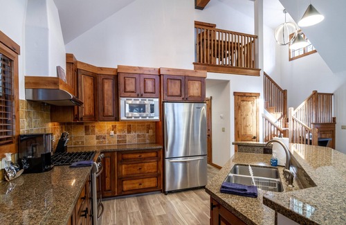 Tamarack Ski Chalet | Tranquil Chalet |wrap-around deck|Pet Friendly