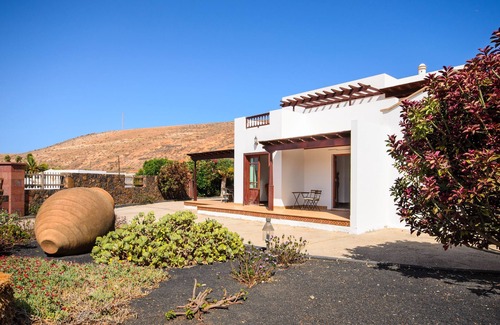 Los Valles Villa | Tranquil Country Estate “Finca Remedios” with Terrace, Garden & Wi-Fi