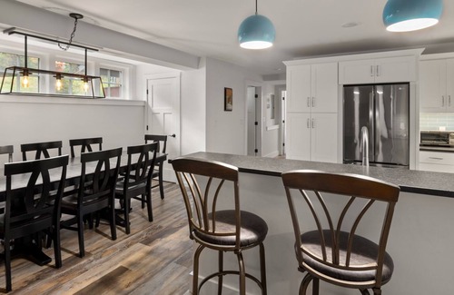 Warren Condo | Tranquil Farmhouse Condo w/Hot Tub + Dog-Friendly