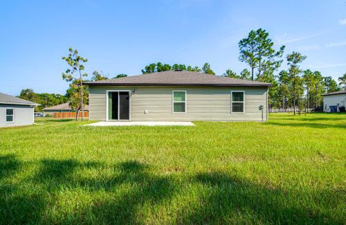 Brooksville House | Tranquil Getaway with Spacious Yard in Brooksville!
