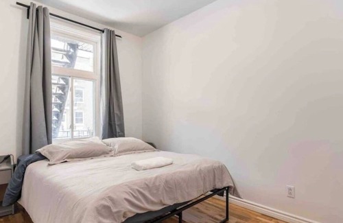 Verdun Apartment | Tranquil Haven in Verdun: Your Home Away from Home