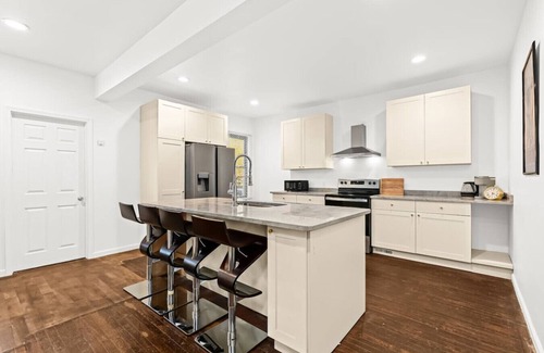 Detroit Apartment | Tranquil Haven Retreat