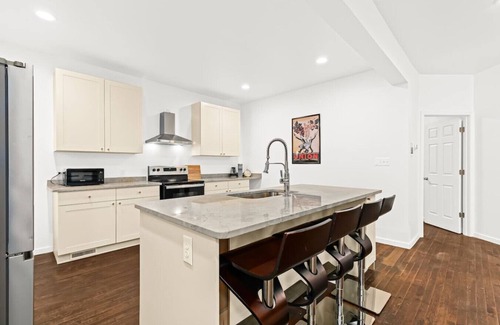 Detroit Apartment | Tranquil Haven Retreat