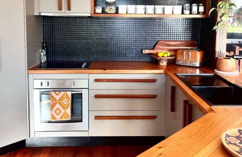 Terranora House | Tranquil holiday home. Short drive to wedding & event venues.nChild Friendly