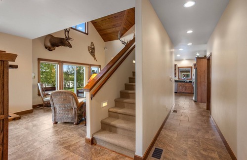 Emigrant House | Tranquil Home Along the Yellowstone River