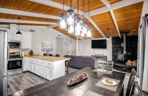 Groveland House | Tranquil home near Yosemite National Park with golf, shared pool, & tennis