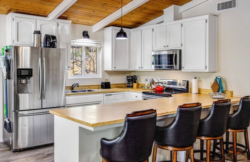 Groveland House | Tranquil home near Yosemite National Park with golf, shared pool, & tennis