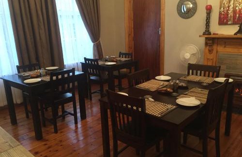 Komani Bed & Breakfast | Tranquil House B&B @ 1 College Ave