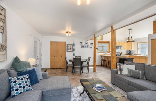 Meadow Lakes Cabin | Tranquil Lakefront Cabin Retreat: Your Perfect Escape!