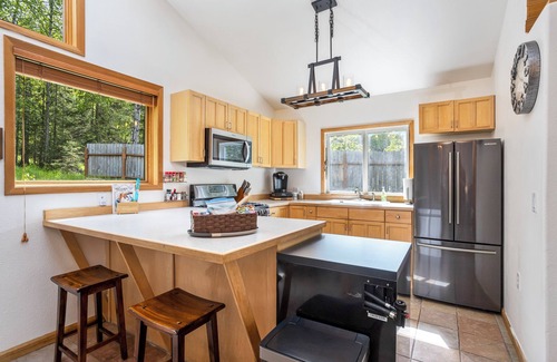 Meadow Lakes Cabin | Tranquil Lakefront Cabin Retreat: Your Perfect Escape!