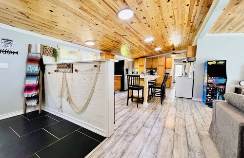 McNeill House | Tranquil Lakehouse on 64 Acre Lake!