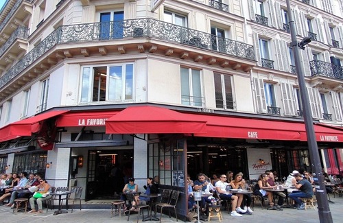 Saint-Gervais Apartment | TRANQUIL LIVING ON RUE RIVOLI: UNVEILING PARISIAN CHIC IN LE MARAIS