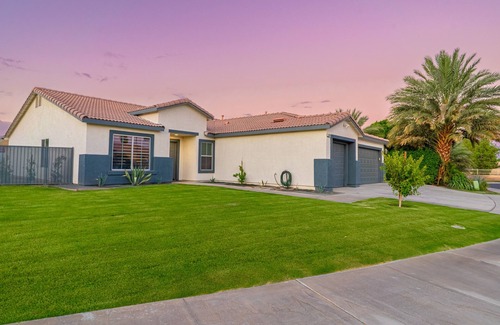 Indio House | Tranquil Luxury ~ Pool ~ Hot Tub ~ Game Room ~ Pkg