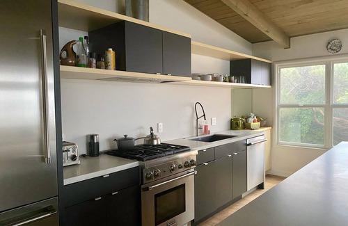 Point Richmond House | Tranquil Mid Century SF Gem. Beautiful Bay Views. Centrally Located. Walkable