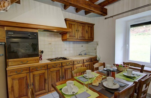 Apinac Cottage | Tranquil peaceful cottage with Wi-Fi, pets allowed, for 4 people